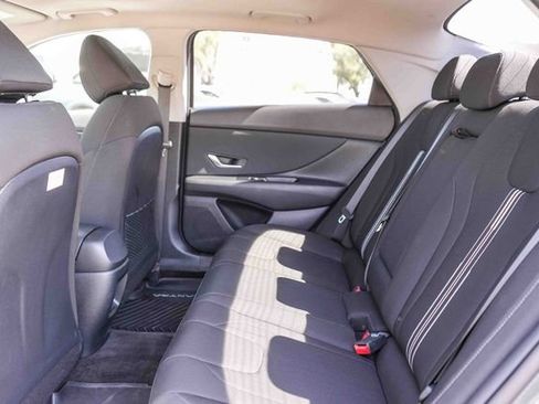 Certified 2025 Hyundai Elantra SEL FWD image 20