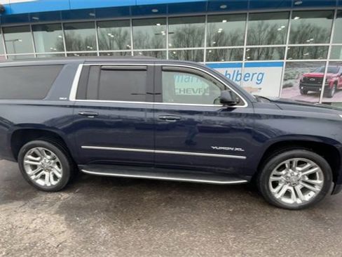 Used 2020 GMC Yukon XL SLT w/ Premium Edition image 9