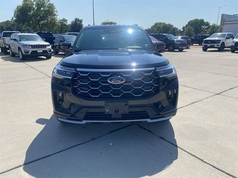 Used 2026 Ford Explorer Platinum AWD/4WD image 3