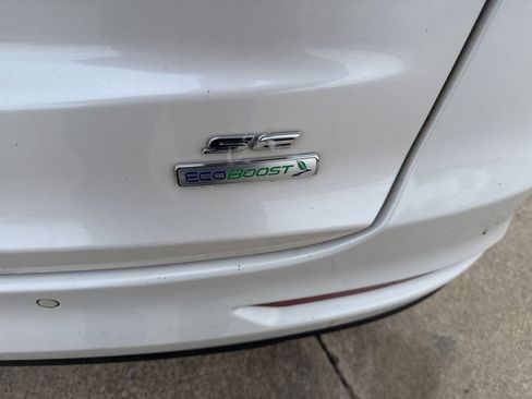 Used 2020 Ford Fusion SE image 10