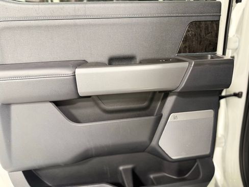 Used 2025 Ford F250 Lariat w/ FX4 Off-Road Package image 21