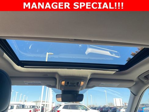 Used 2022 Toyota Highlander XLE image 18