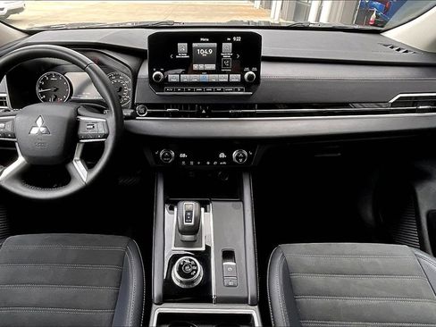 Used 2024 Mitsubishi Outlander SE Black Edition image 15