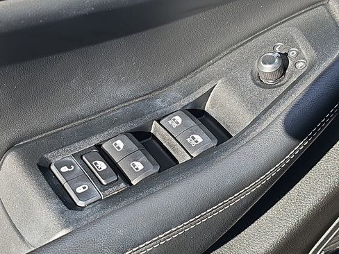 Used 2023 Jeep Grand Cherokee Limited image 29