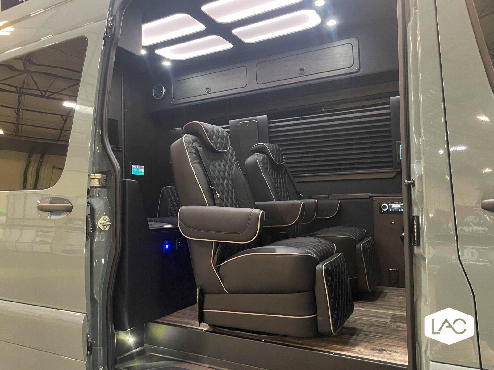Used 2023 Mercedes-Benz Sprinter 2500 image 3