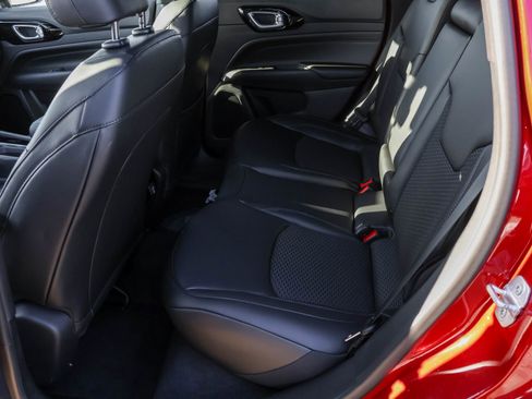 New 2026 Jeep Compass Latitude image 12