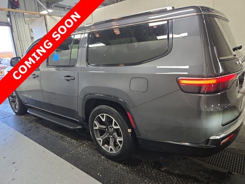 Used 2024 Jeep Wagoneer L Series III w/ Flexible Seating Group AWD/4WD image 3