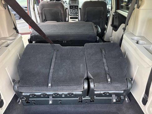 Used 2018 Dodge Grand Caravan SE w/ UConnect Hands-Free Group image 13