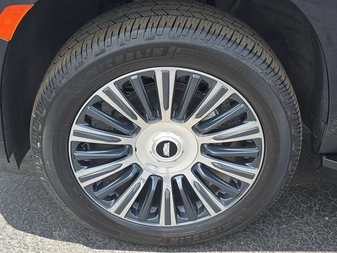 Certified 2022 Cadillac Escalade ESV Premium Luxury Platinum AWD/4WD image 35