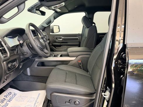 New 2026 RAM 1500 4x4 Crew Cab image 3