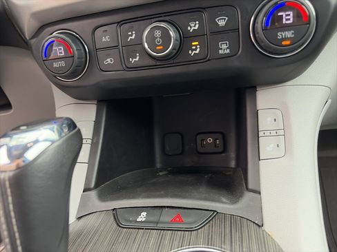 Used 2019 GMC Acadia SLT image 18