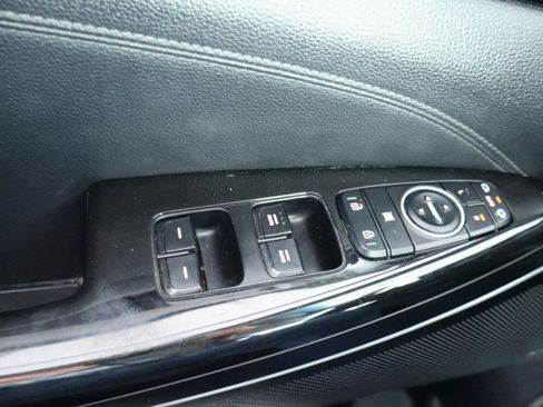 Used 2017 Kia Cadenza Technology FWD image 28