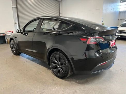 Used 2025 Tesla Model Y Long Range RWD image 5