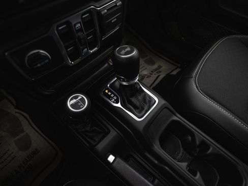 Used 2023 Jeep Wrangler Freedom Edition image 19