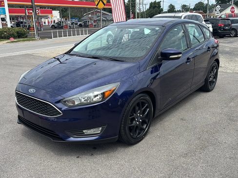 Used 2016 Ford Focus SE w/ Equipment Group 201A FWD image 5