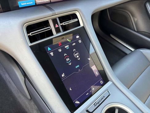 Used 2025 Porsche Taycan image 34