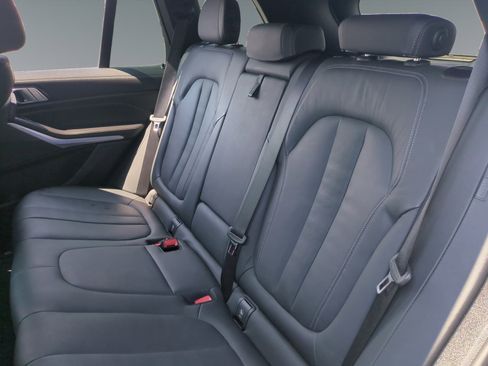 Used 2022 BMW X5 xDrive40i w/ M Sport Package image 13
