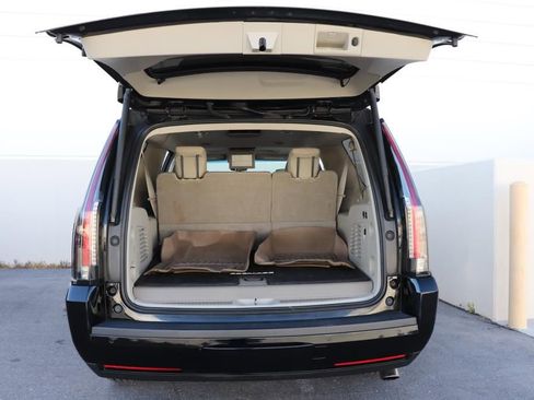 Used 2019 Cadillac Escalade ESV Premium Luxury image 25