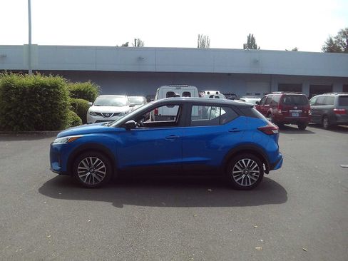 Used 2021 Nissan Kicks SV w/ Exterior Package FWD image 2