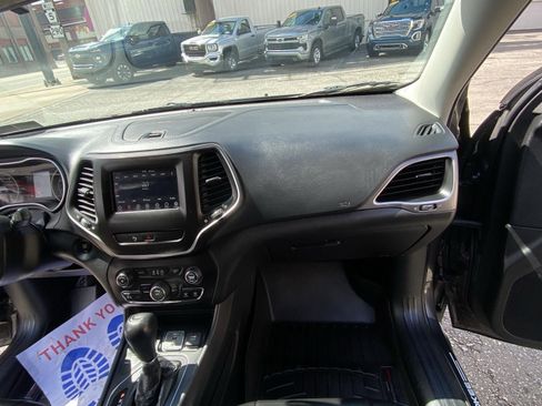 Used 2020 Jeep Cherokee Latitude Plus w/ Cold Weather Group image 36