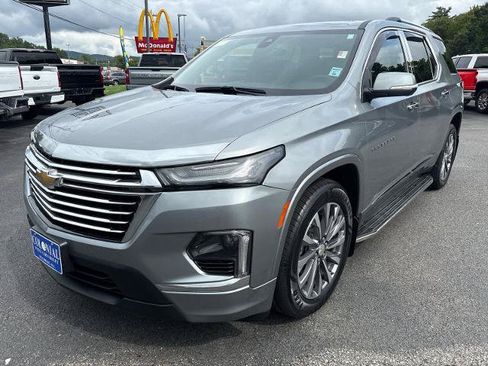 Used 2023 Chevrolet Traverse Premier AWD/4WD image 1