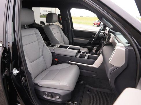 Used 2025 Toyota Tundra Limited AWD/4WD image 26
