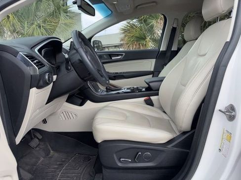 Used 2018 Ford Edge Titanium w/ Technology Package image 2
