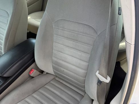 Used 2019 Ford Fusion SE FWD image 6