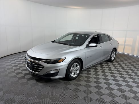 Used 2022 Chevrolet Malibu LT FWD image 2