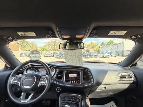Used 2015 Dodge Challenger SXT Plus w/ Technology Group RWD image 9