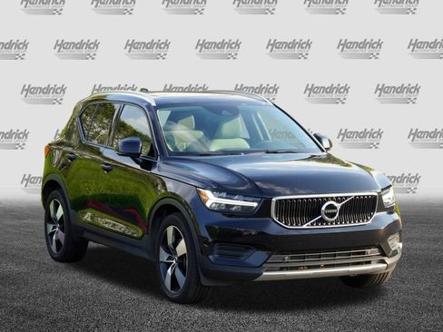 Used 2020 Volvo XC40 T5 Momentum w/ Protection Package Premier AWD/4WD image 2