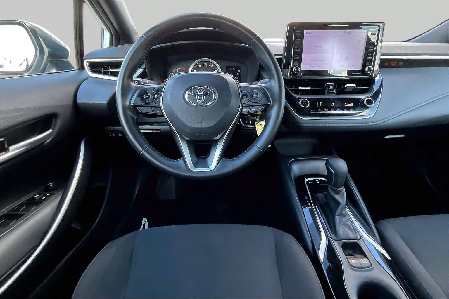 Used 2022 Toyota Corolla SE FWD image 6