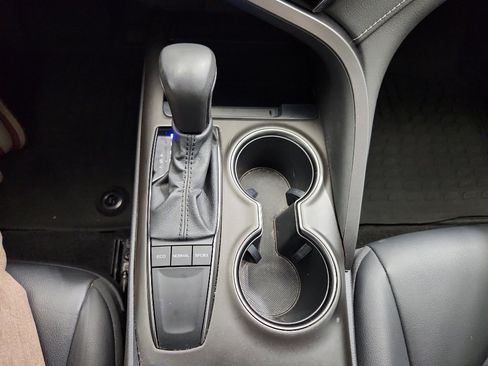 Used 2022 Toyota Camry SE w/ Convenience Package FWD image 24