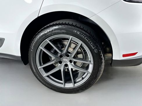 Certified 2026 Porsche Macan Turbo AWD/4WD image 34