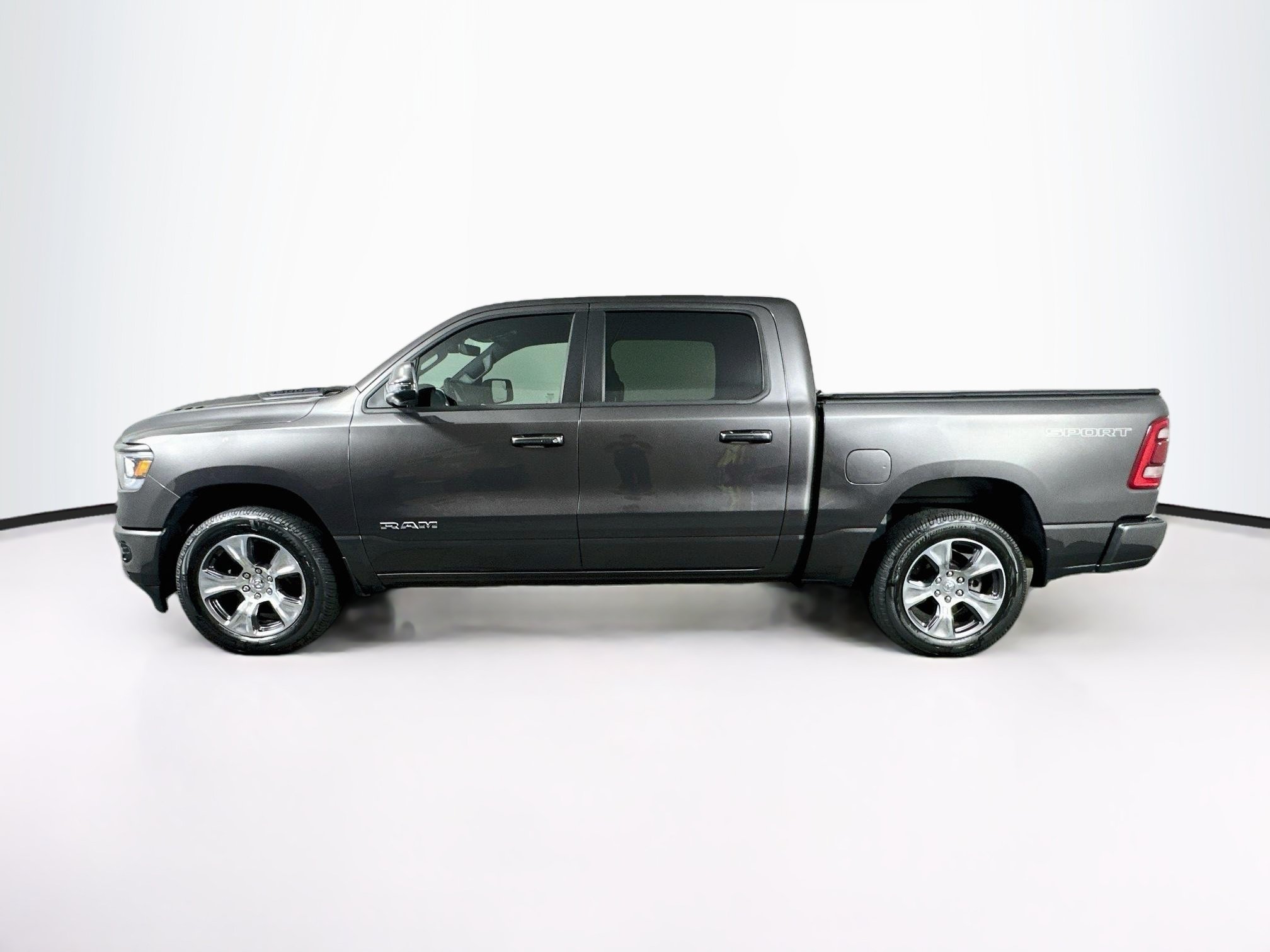 Used 2023 RAM 1500 Laramie AWD/4WD image 4