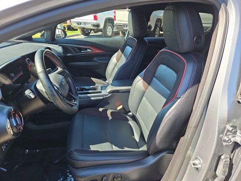 Used 2024 Chevrolet Equinox EV RS FWD image 17