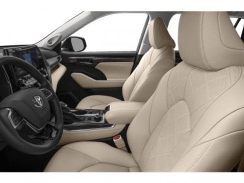 Certified 2021 Toyota Highlander Platinum AWD/4WD image 9