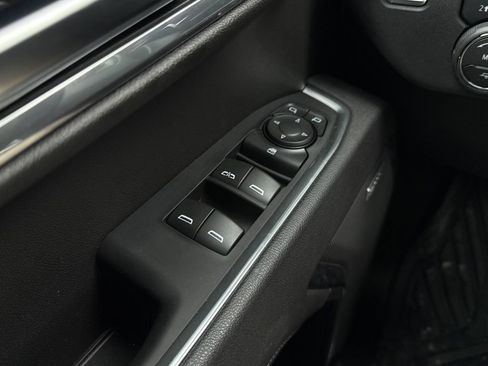 Used 2025 Chevrolet Silverado 1500 LT Trail Boss w/ Convenience Package II AWD/4WD image 33