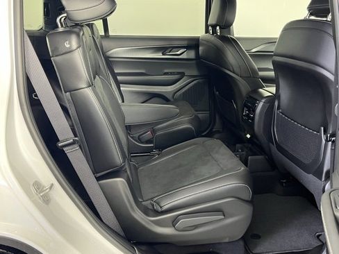 New 2025 Jeep Grand Cherokee L Altitude image 32