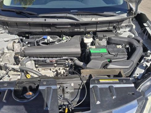 Used 2018 Nissan Rogue SV AWD/4WD image 22