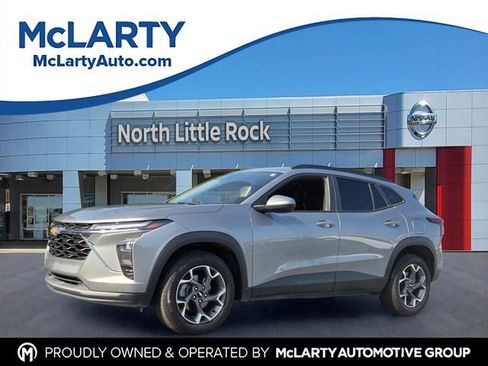 Used 2024 Chevrolet Trax LT FWD image 1