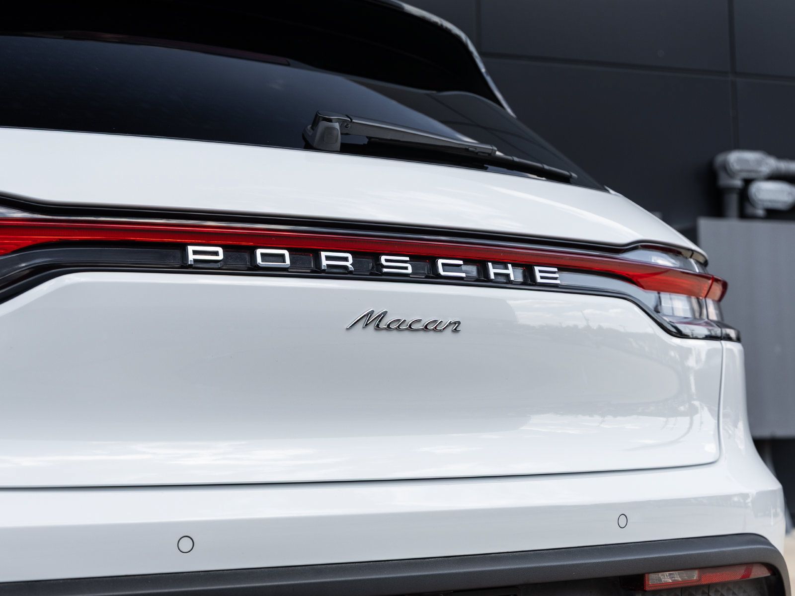 Certified 2023 Porsche Macan AWD/4WD image 15