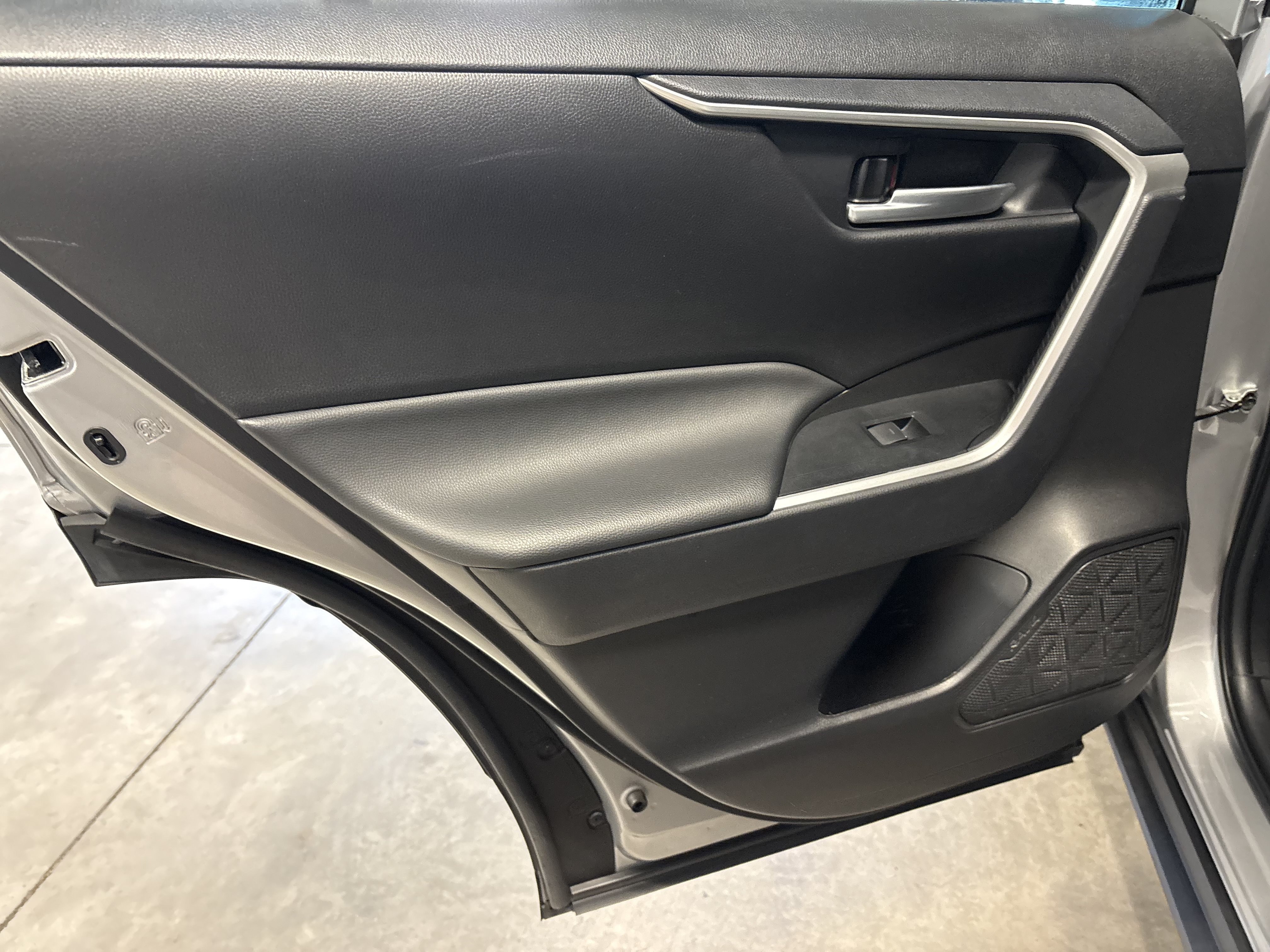 Certified 2025 Toyota RAV4 XLE FWD image 9