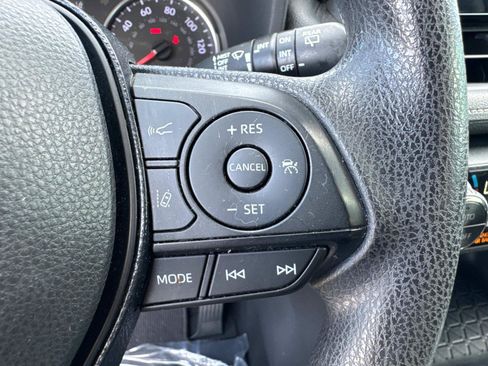 Used 2020 Toyota RAV4 XLE w/ Convenience Package FWD image 30