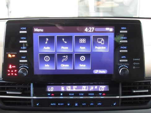 Used 2024 Toyota Sienna XLE FWD image 31