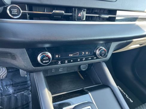 Used 2024 Mitsubishi Outlander ES AWD/4WD image 20