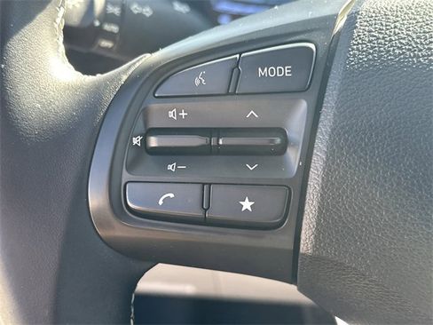 Certified 2023 Hyundai Venue SEL image 24