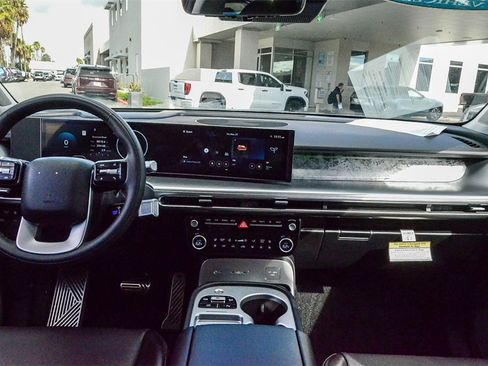 Certified 2026 Hyundai Ioniq 9 Calligraphy image 13