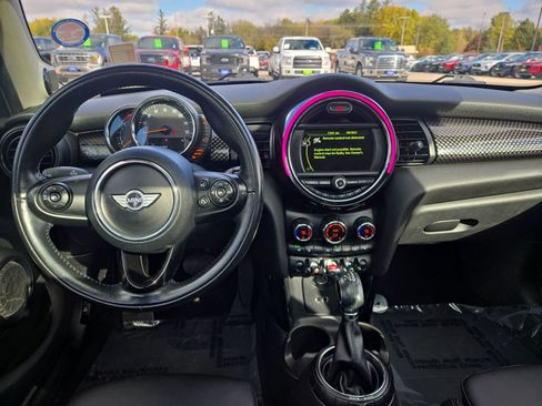 Used 2017 MINI Cooper S image 13