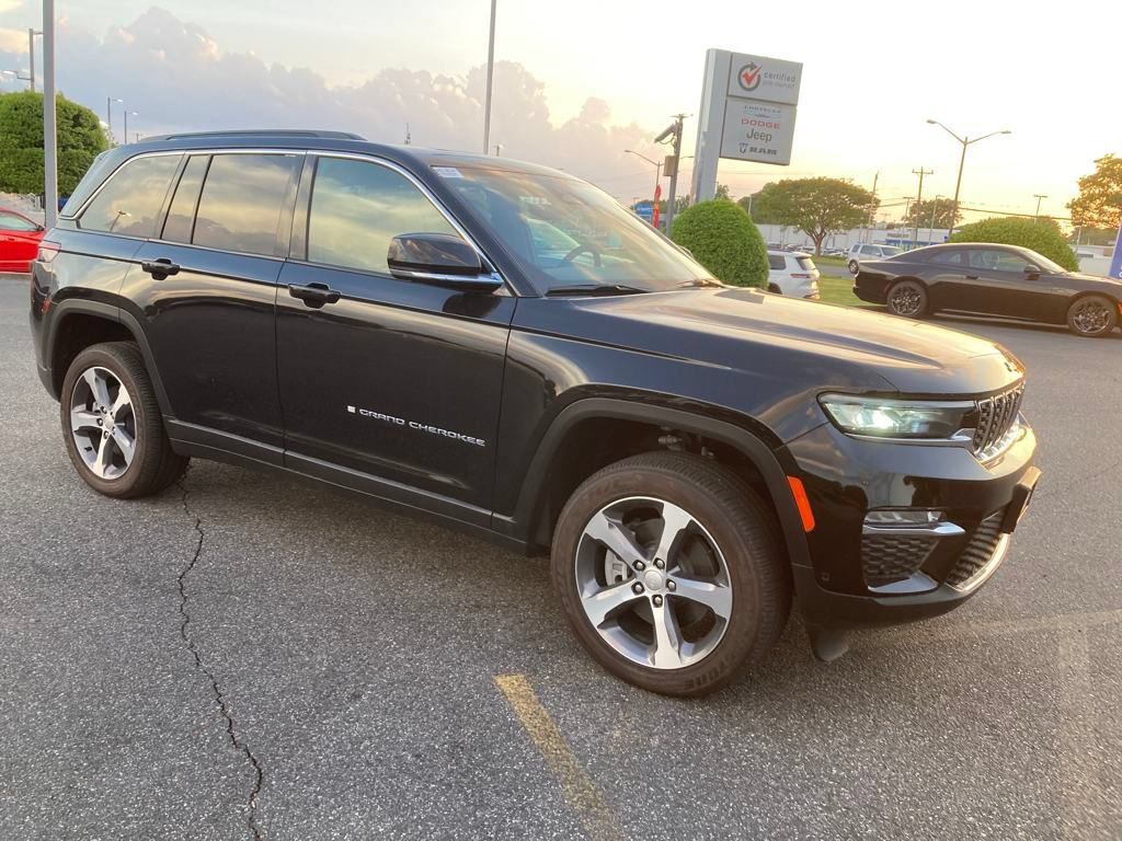 New 2024 Jeep Grand Cherokee Limited 4xe w/ Luxury Tech Group II AWD/4WD image 8